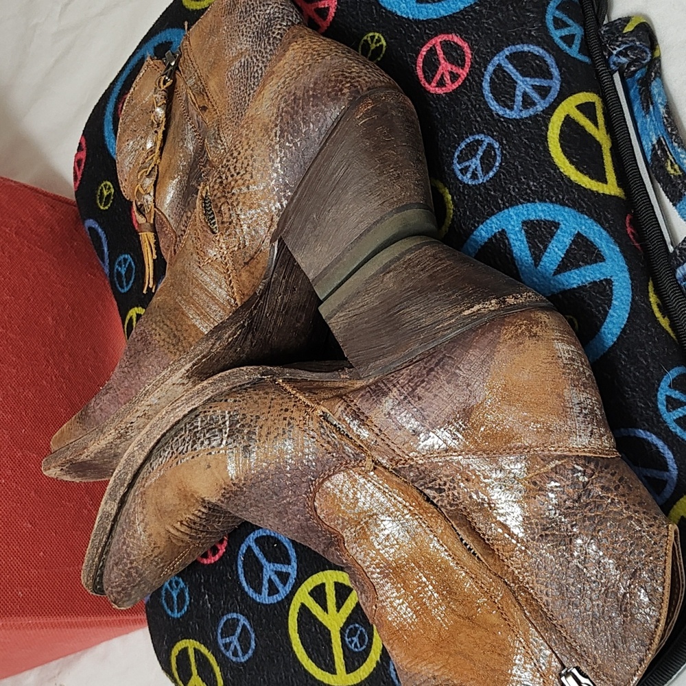 Ariat Distressed Tan Leather Ankle Boots - Picture 16 of 16